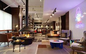 Moxy Richmond Downtown